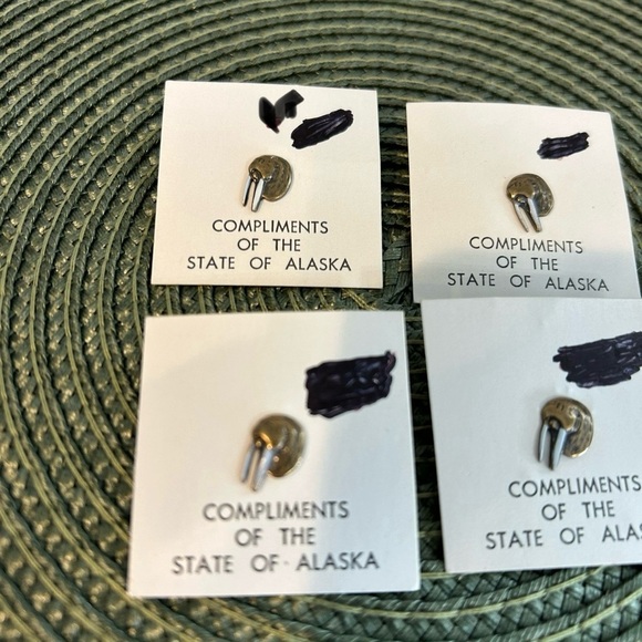 Lot of 4 Compliments of the State of Alaska Walrus Tac Lapel Pins w/Card Vintage - Picture 4 of 4